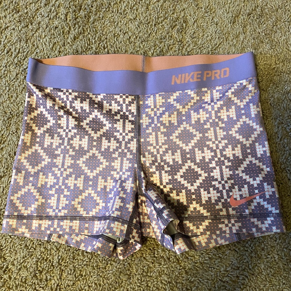 Women’s nike pros - medium